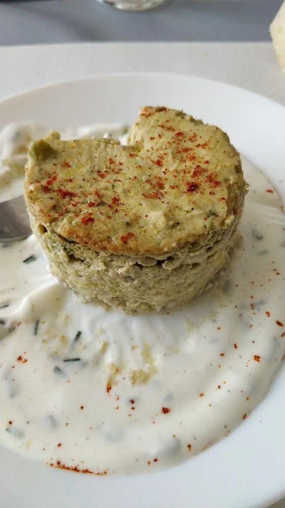 Flan de Poisson Au Brocolis Sur Son Lit de Crème Ciboulette